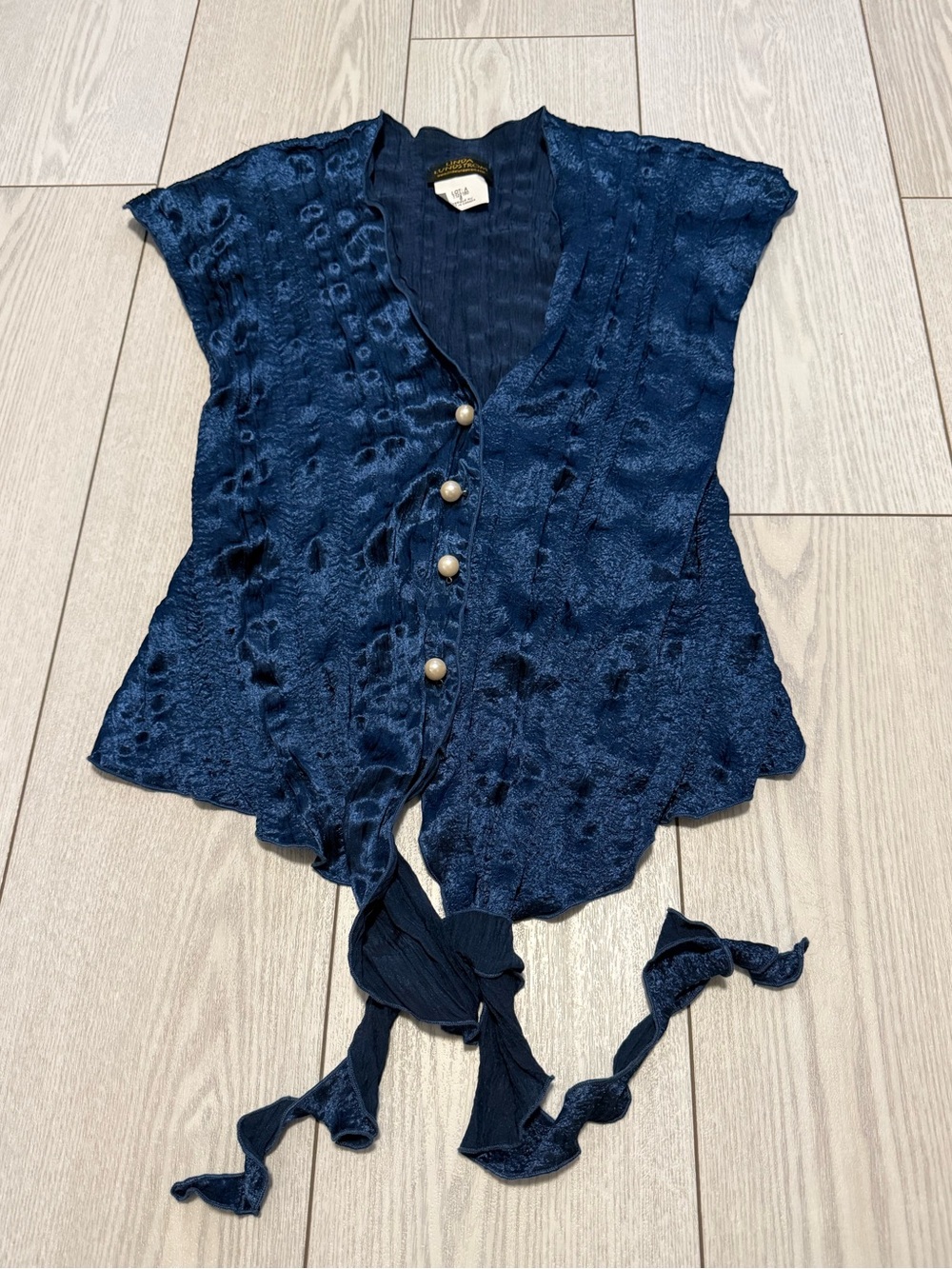 Linda Lundstrum 6 vintage blouse navy blue pearl buttons tie front classic party